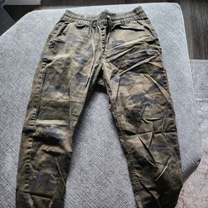 RD Style Boutique Camo Cargo Pants, size M
